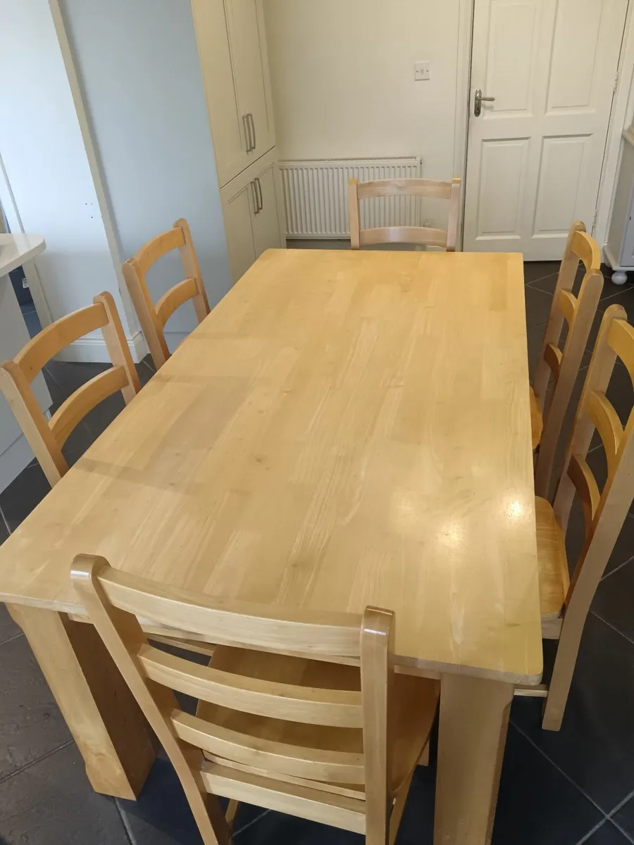 Table and chairs - Image 2