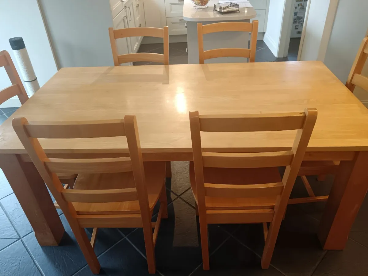 Table and chairs - Image 3
