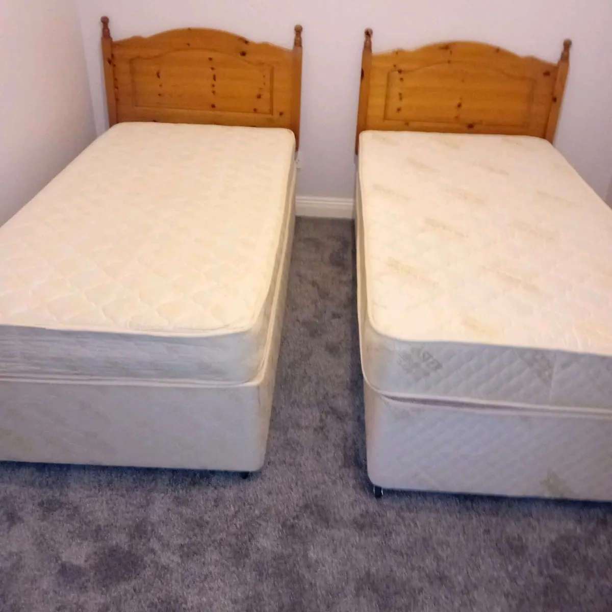 Single beds - Image 1