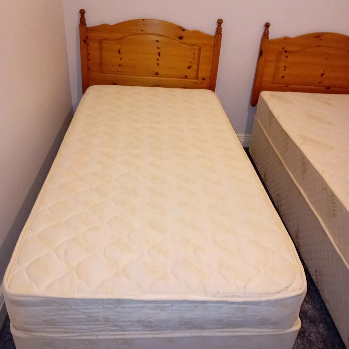 Single beds - Image 2