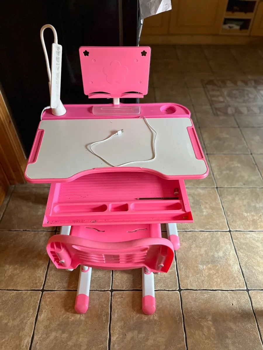 Child’s crafting/homework desk - Image 1