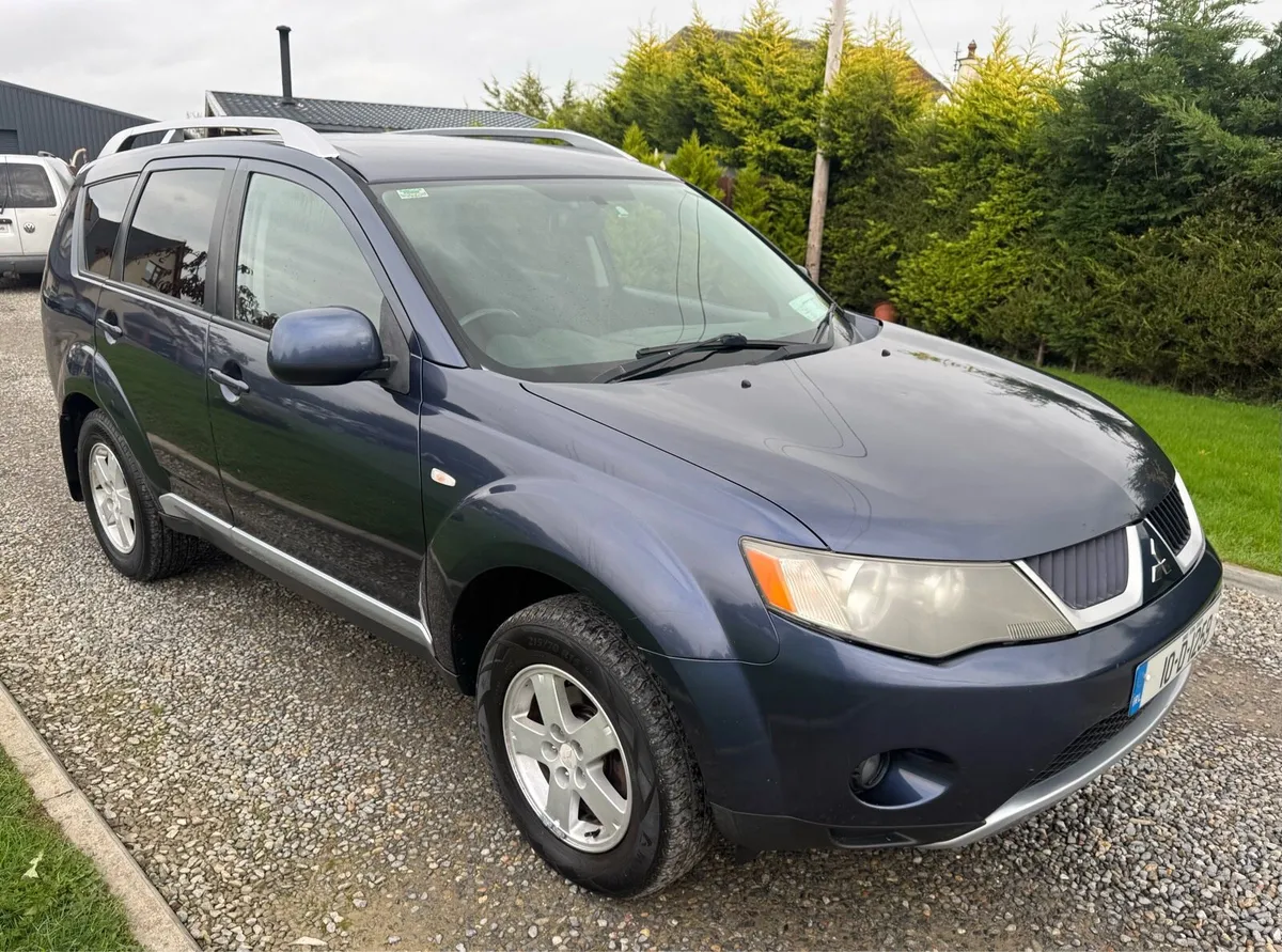 Mitsubishi Outlander 7 Seater 4x4 - Image 1
