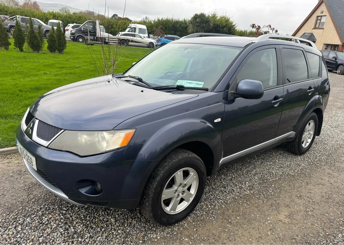 Mitsubishi Outlander 7 Seater 4x4 - Image 2