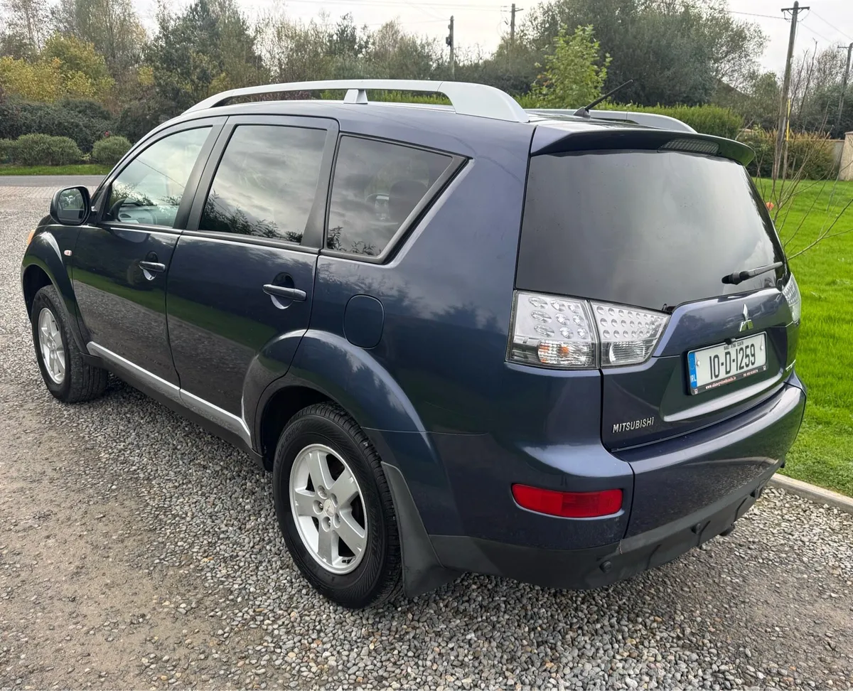Mitsubishi Outlander 7 Seater 4x4 - Image 4