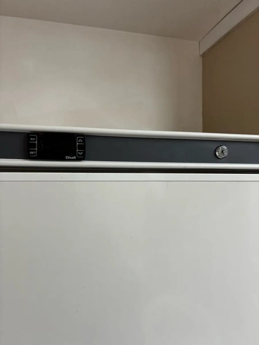 Polar Large Commercial Fridge - Image 3