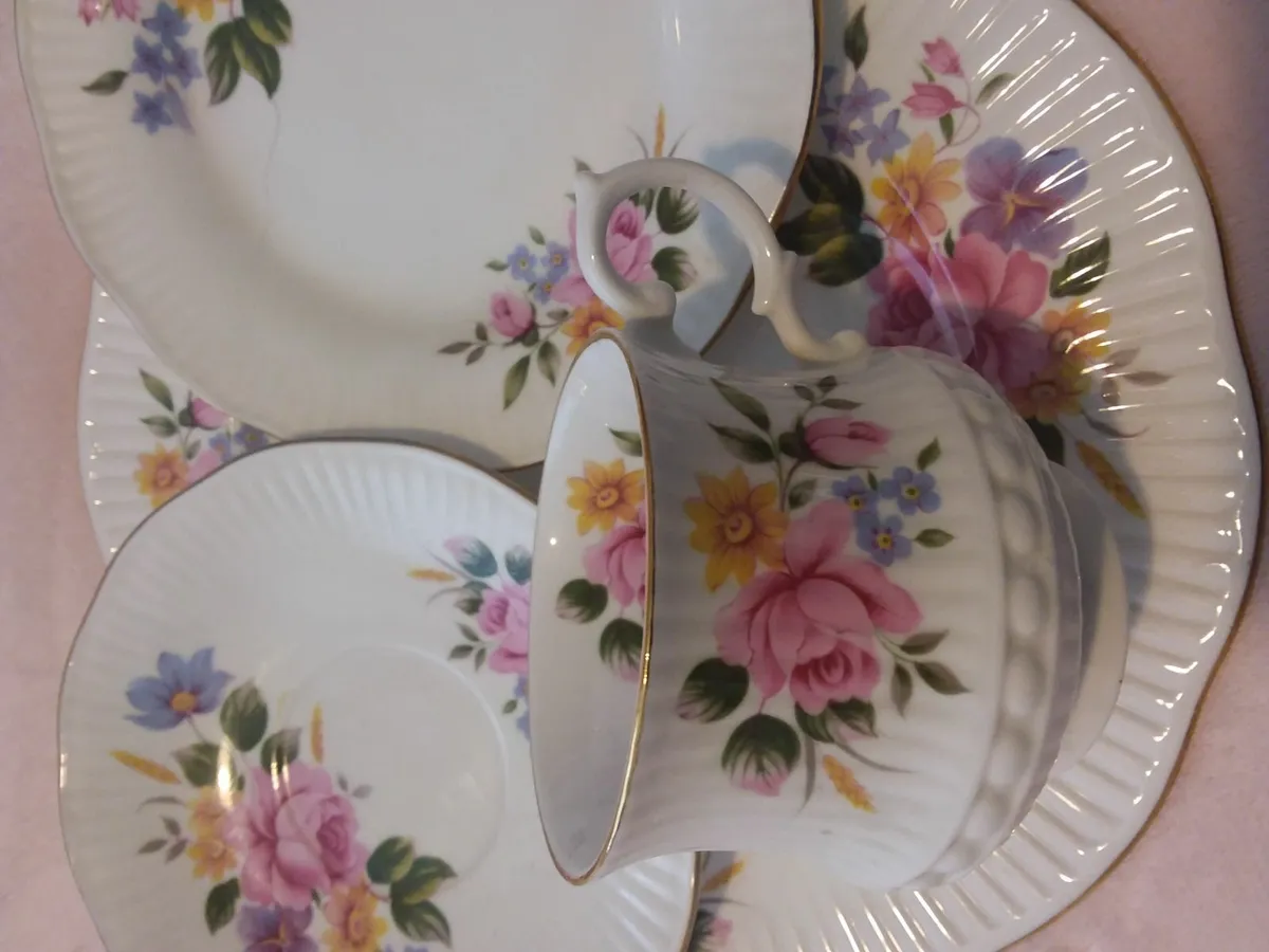 Fine bone china - Image 1