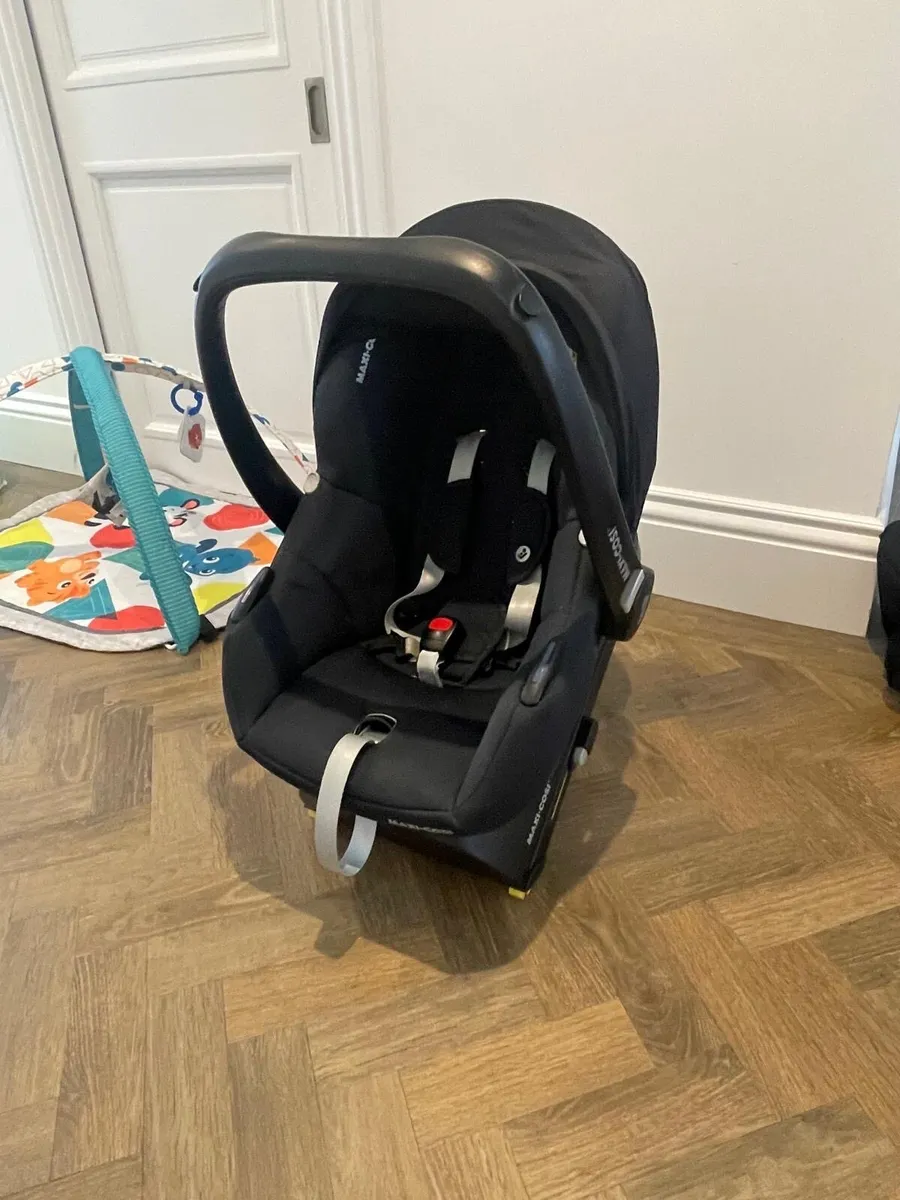 Maxi Cosi CabrioFix i-size car seat - Image 1