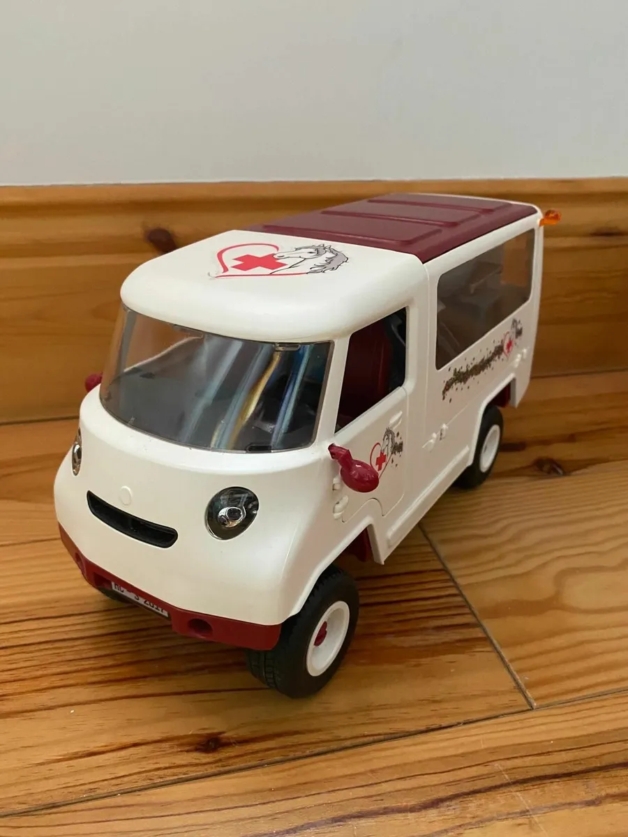 Schleich Mobile Vet with Foal - Image 2