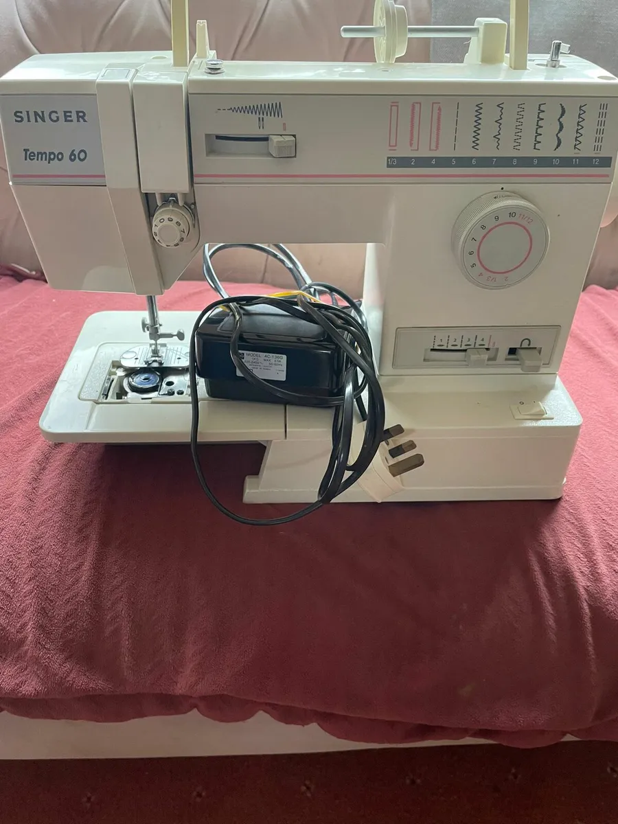 Singer Sewing Machine With Cover - Image 1