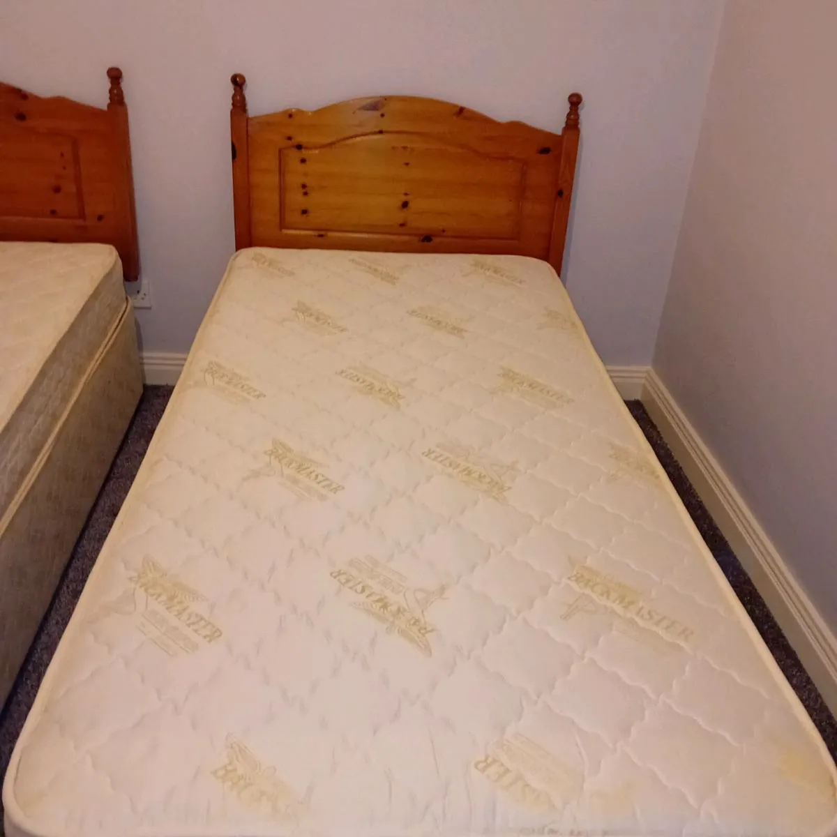 Single beds - Image 3