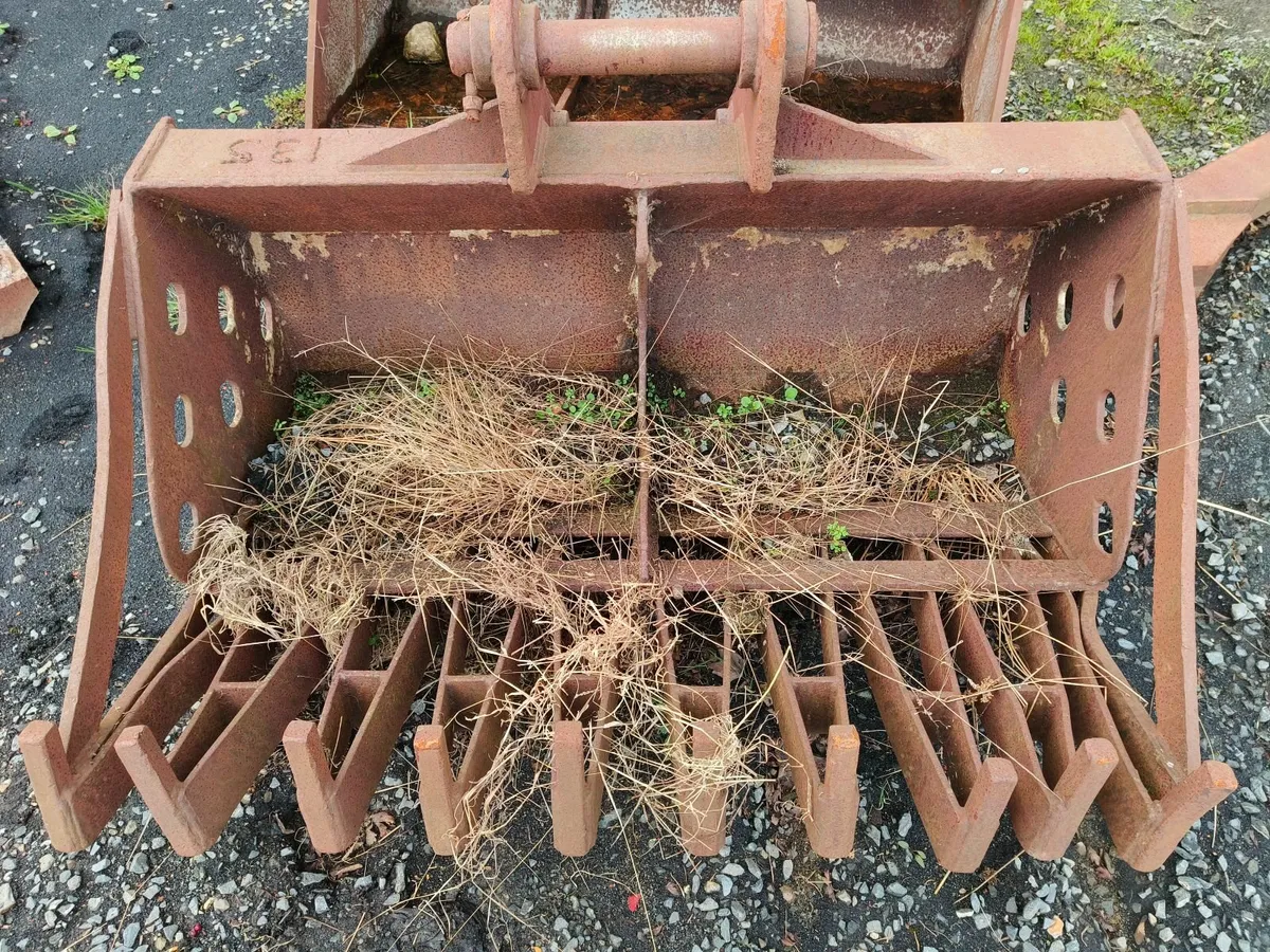 13T Excavator Buckets and Extension Beam - Image 1