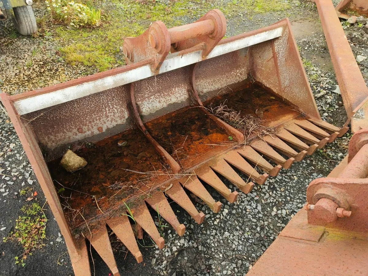 13T Excavator Buckets and Extension Beam - Image 4