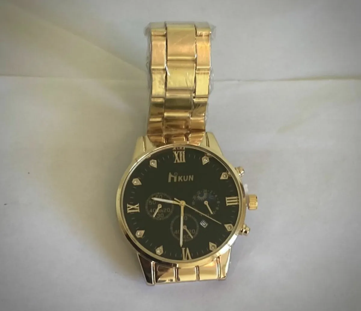 Luxury Gold Men’s Quartz Watch - Image 1