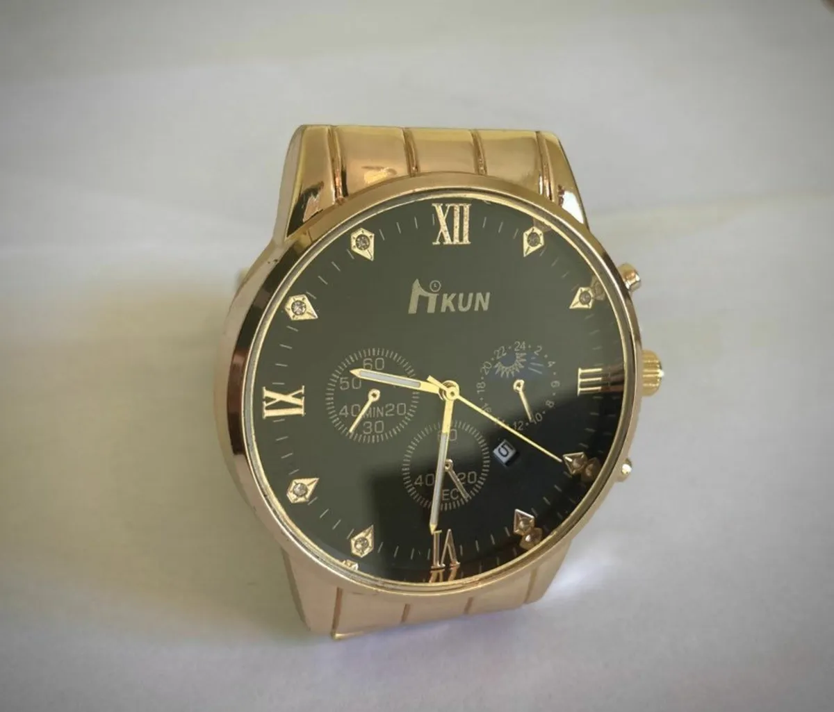 Luxury Gold Men’s Quartz Watch - Image 2