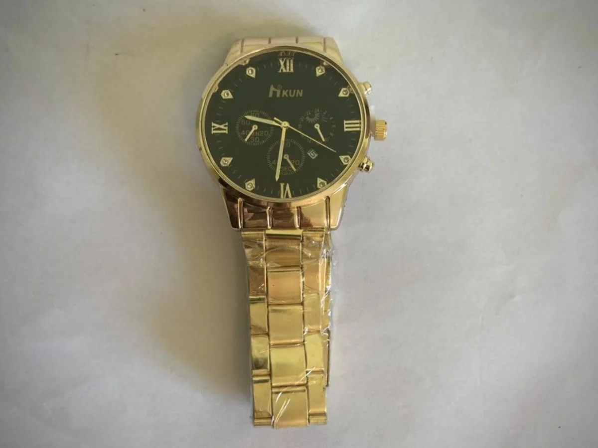 Luxury Gold Men’s Quartz Watch - Image 3