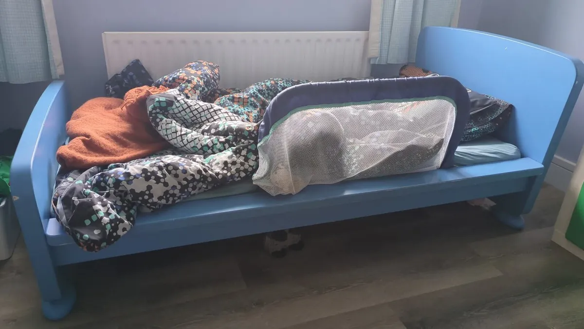 Child's bed - Image 2