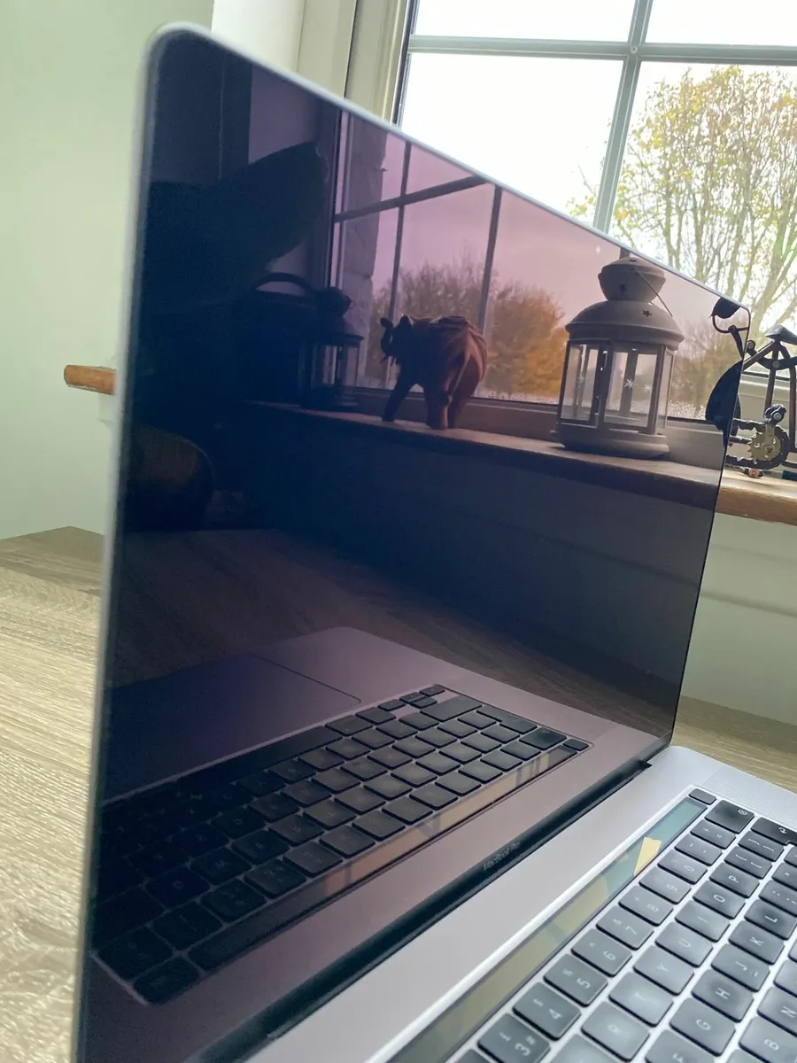 Apple MacBook Pro 16-inch (2019) i7 | 16GB | 512GB - Image 3