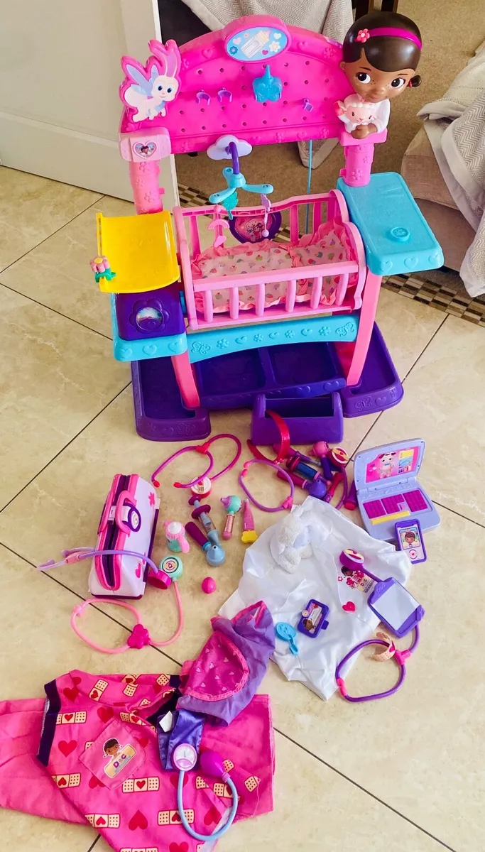 Disney Doc Mac Stuffins Vet Station & accessories - Image 2