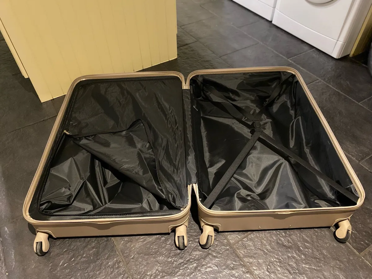 Suitcase - Image 3