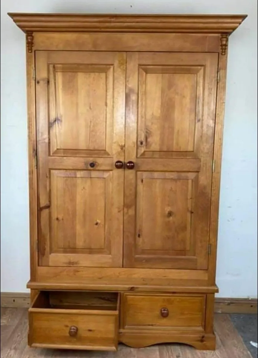 Solid Wardrobe - Image 3