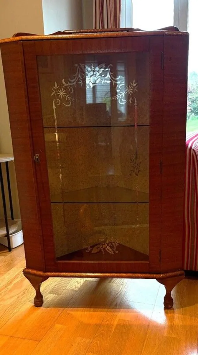 China Cabinet - Image 1