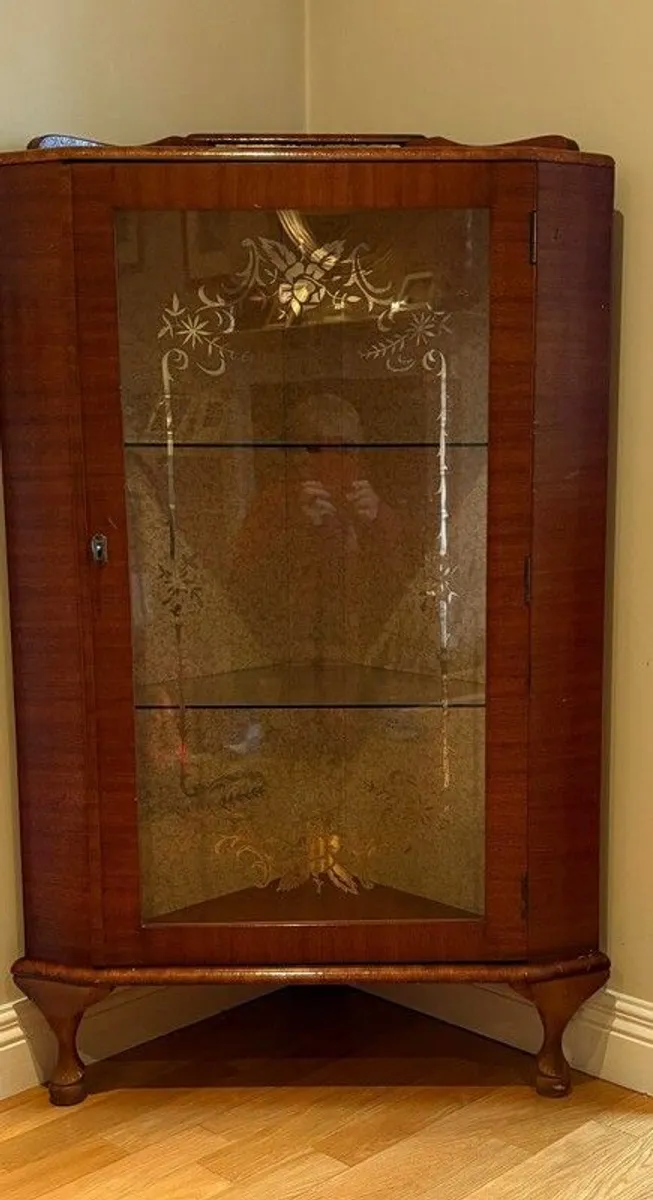 China Cabinet - Image 3
