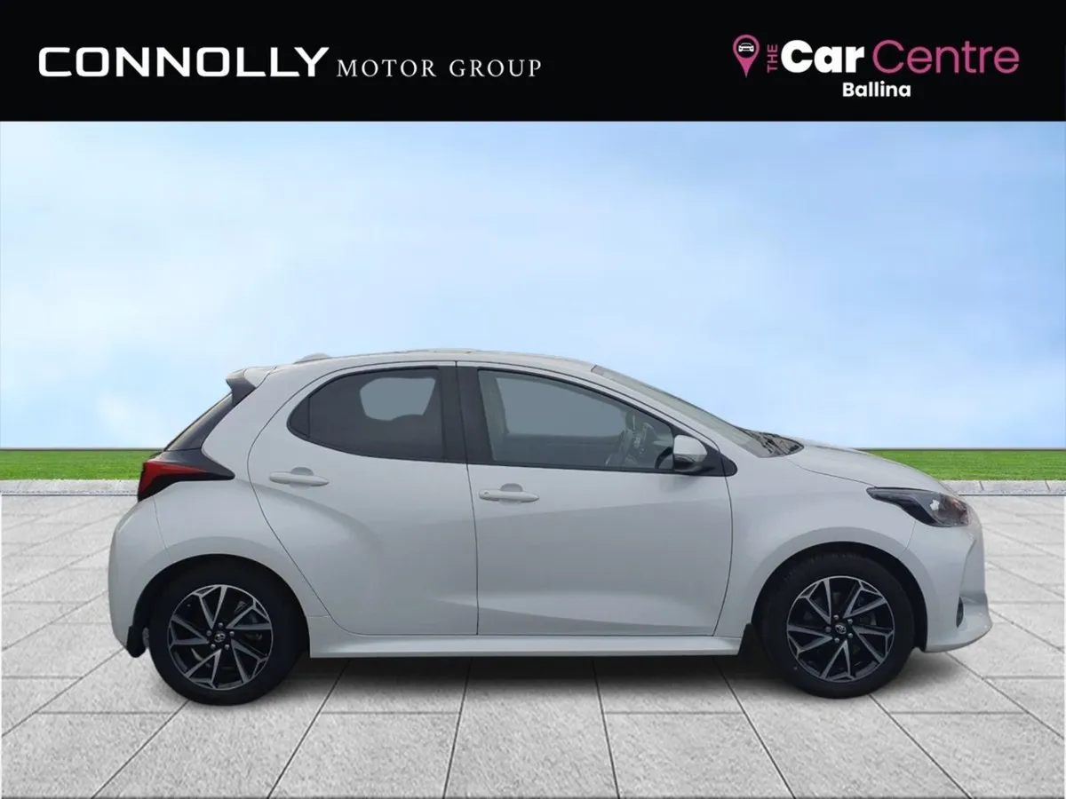 Toyota Yaris 1.5 Hybrid Luna Sport Auto - Image 4