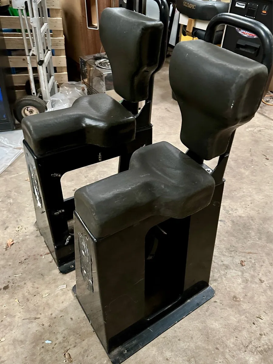 Jockey seats - Image 1