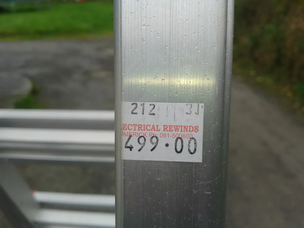 BRAND NEW LITTLE GIANT EXTENSION LADDER - Image 3