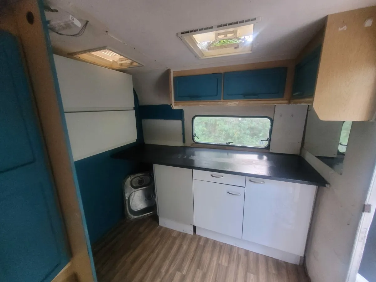Caravan - Image 4