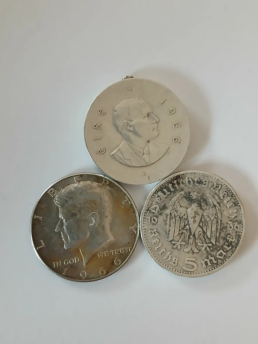 Collecter coins - Image 1
