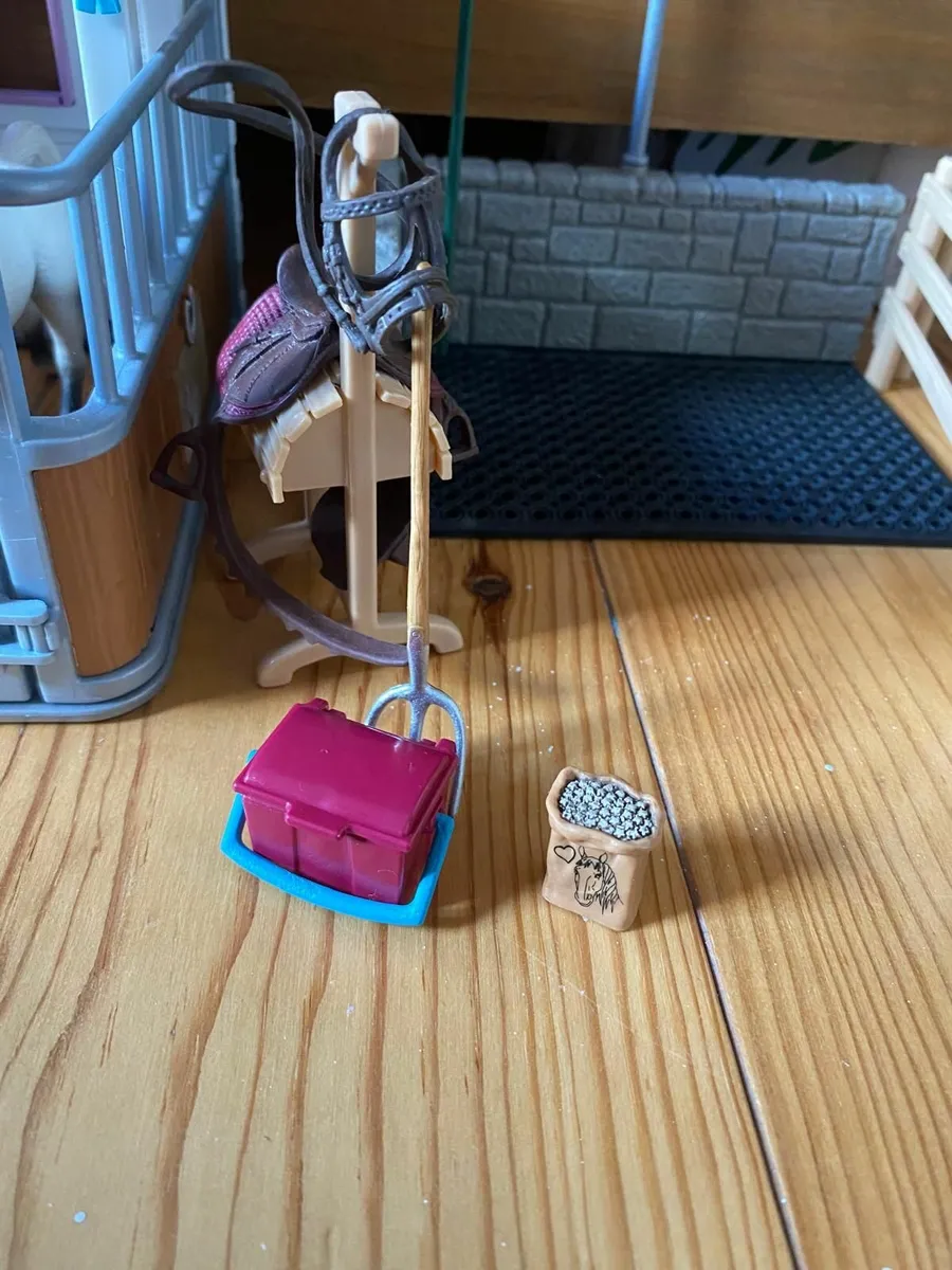Schleich Horse Club Stable and Wash Area - Image 2