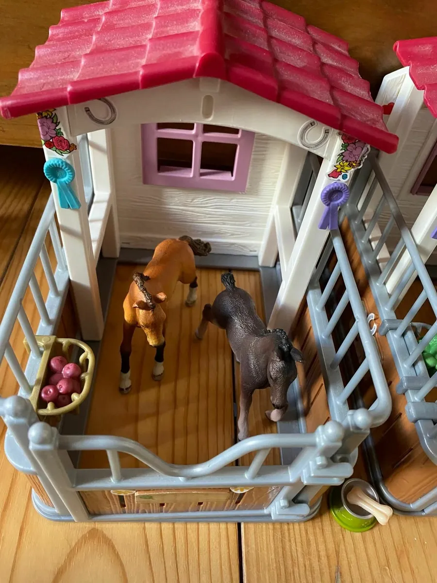 Schleich Horse Club Stable and Wash Area - Image 3