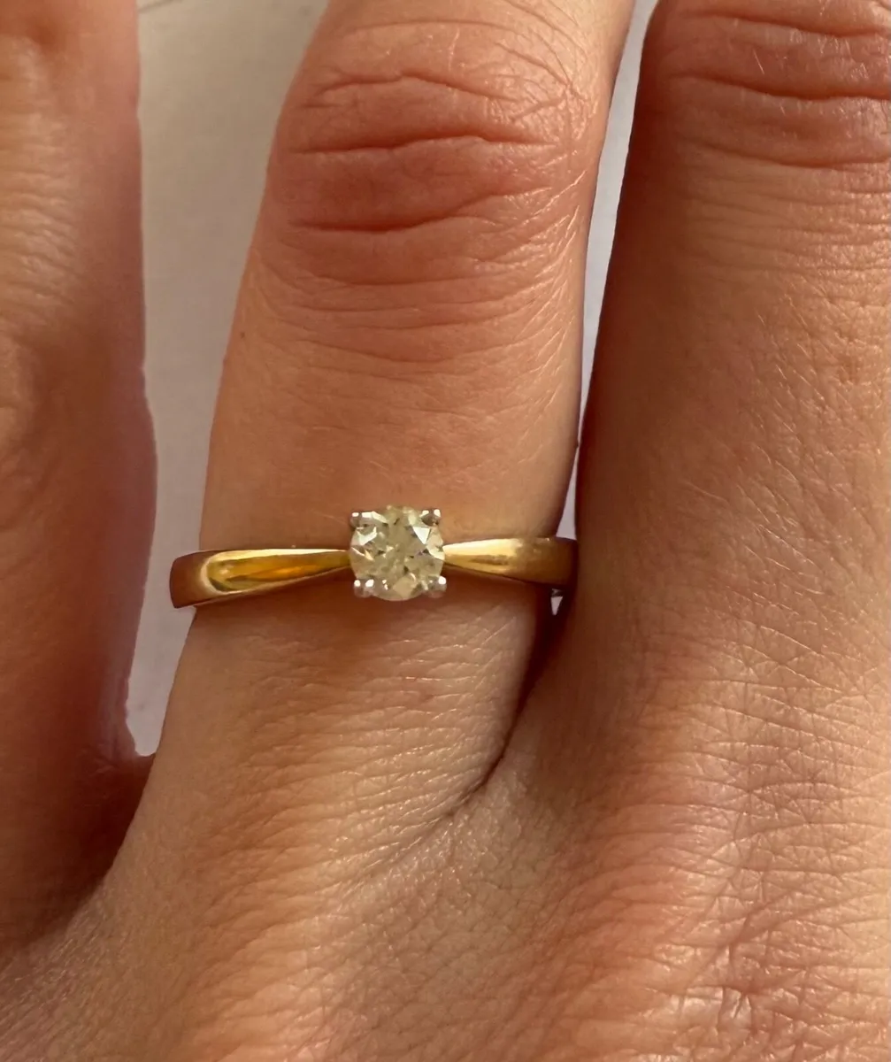 18ct yellow gold solitaire diamond ring - Image 1