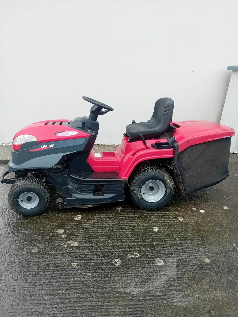 Ride on lawnmower - Image 1