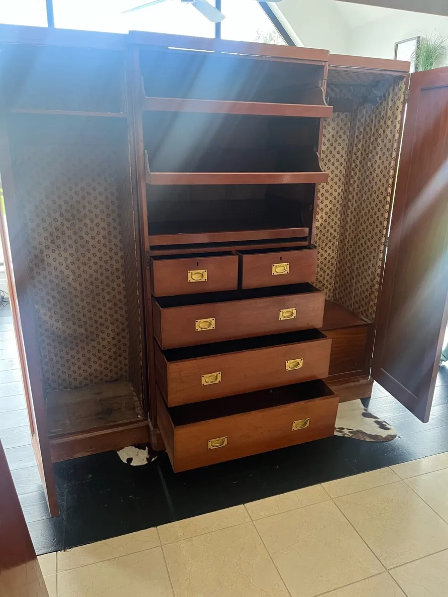 Antique wardrobe - Image 2