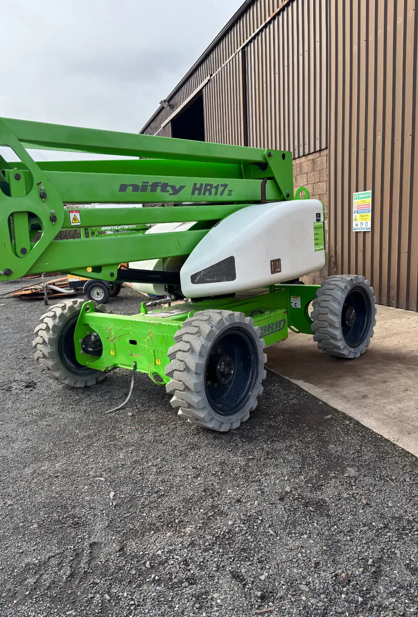 2017 Niftylift HR17 Hybrid 4x4 Boom Lift - Image 3
