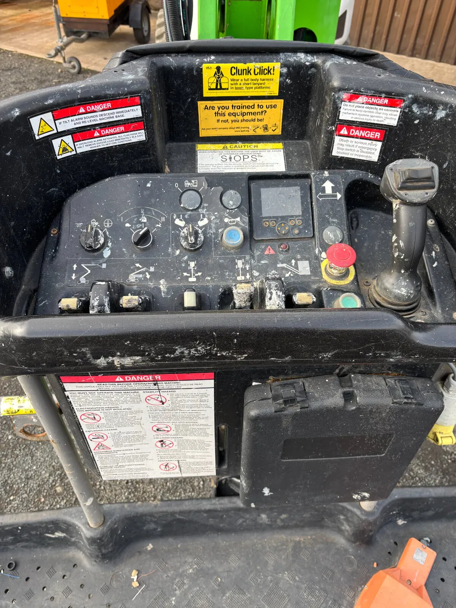 2017 Niftylift HR17 Hybrid 4x4 Boom Lift - Image 4