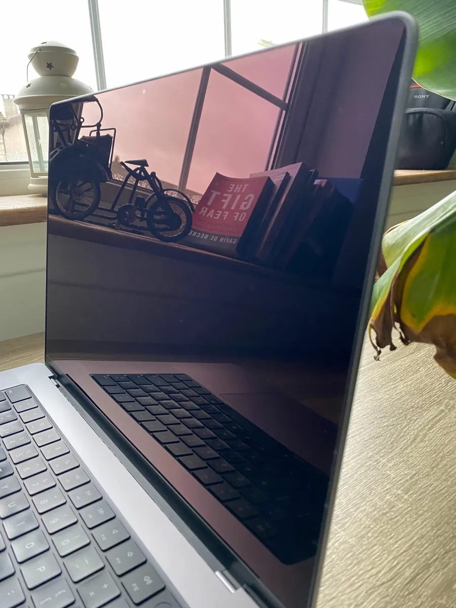 MacBook Pro 16-inch  2021 M1 Pro | 16GB | 512GB - Image 3