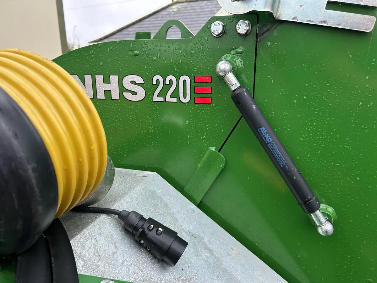 NHS 220 PTO wood chipper - Image 2