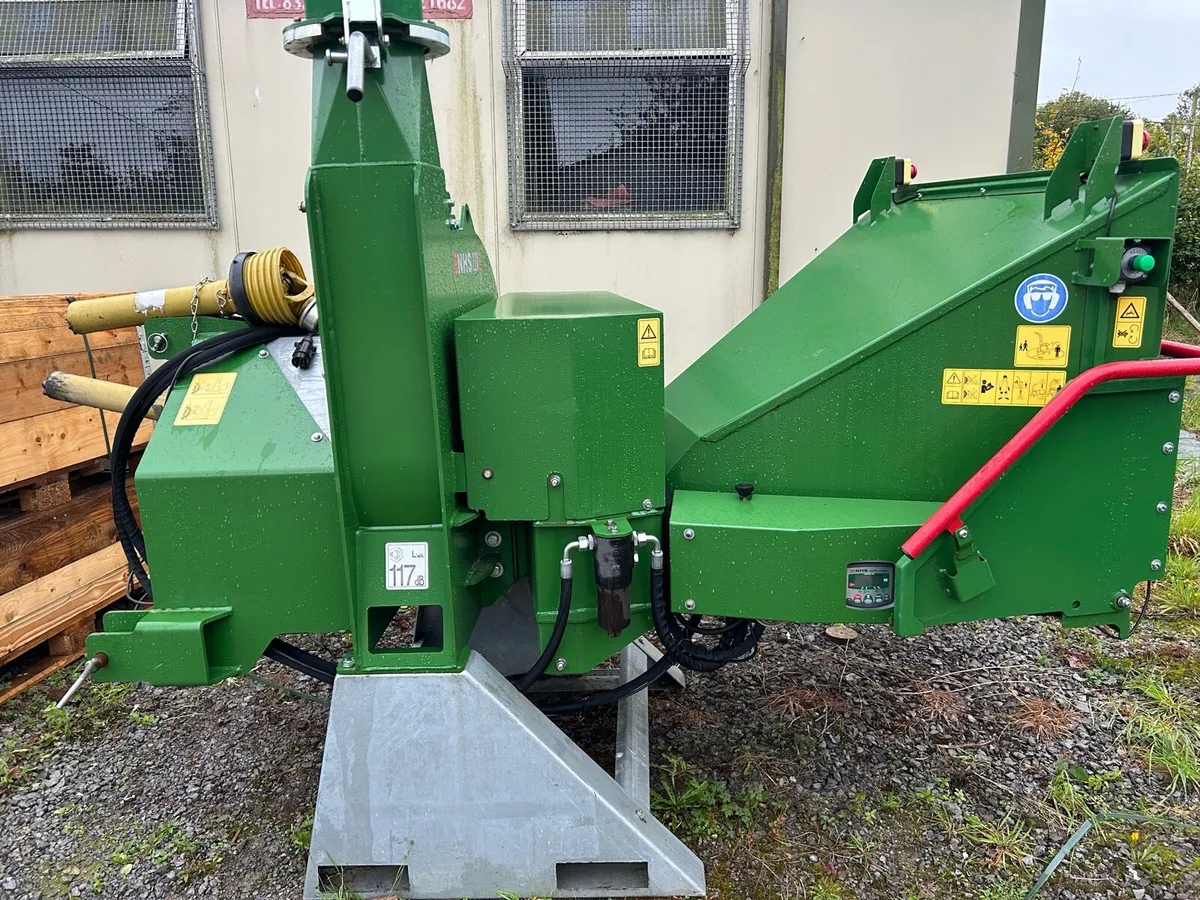 NHS 220 PTO wood chipper - Image 1
