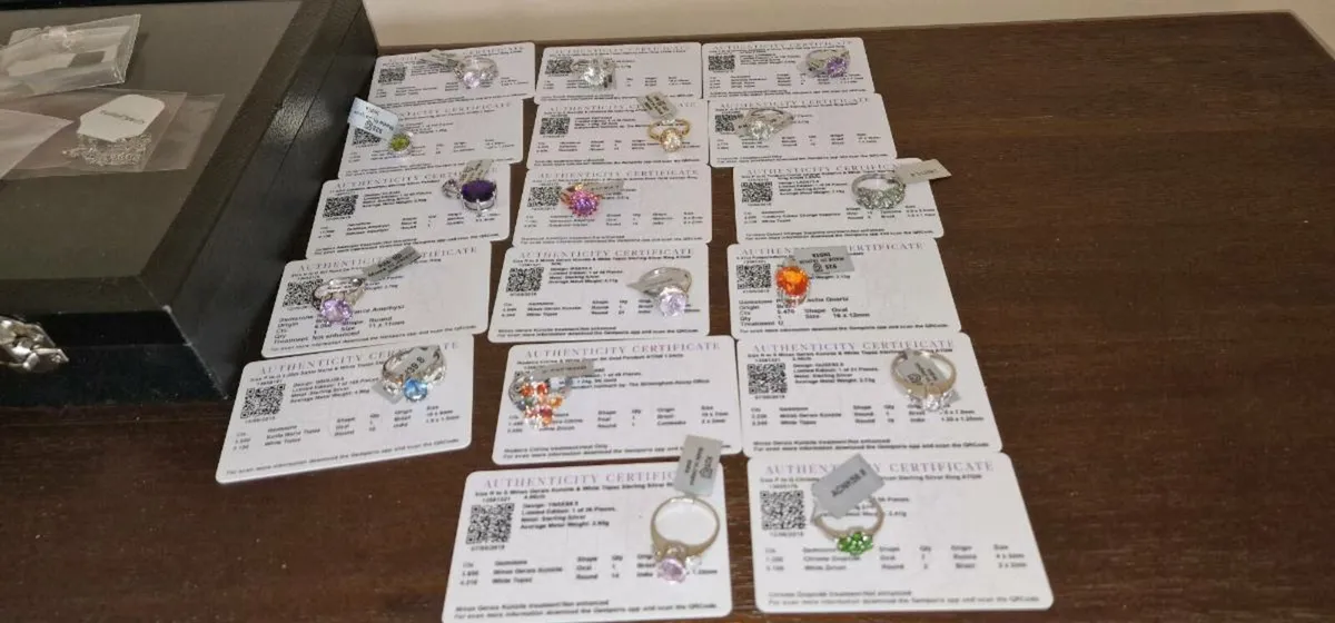 Selection rings and broaches - Image 1