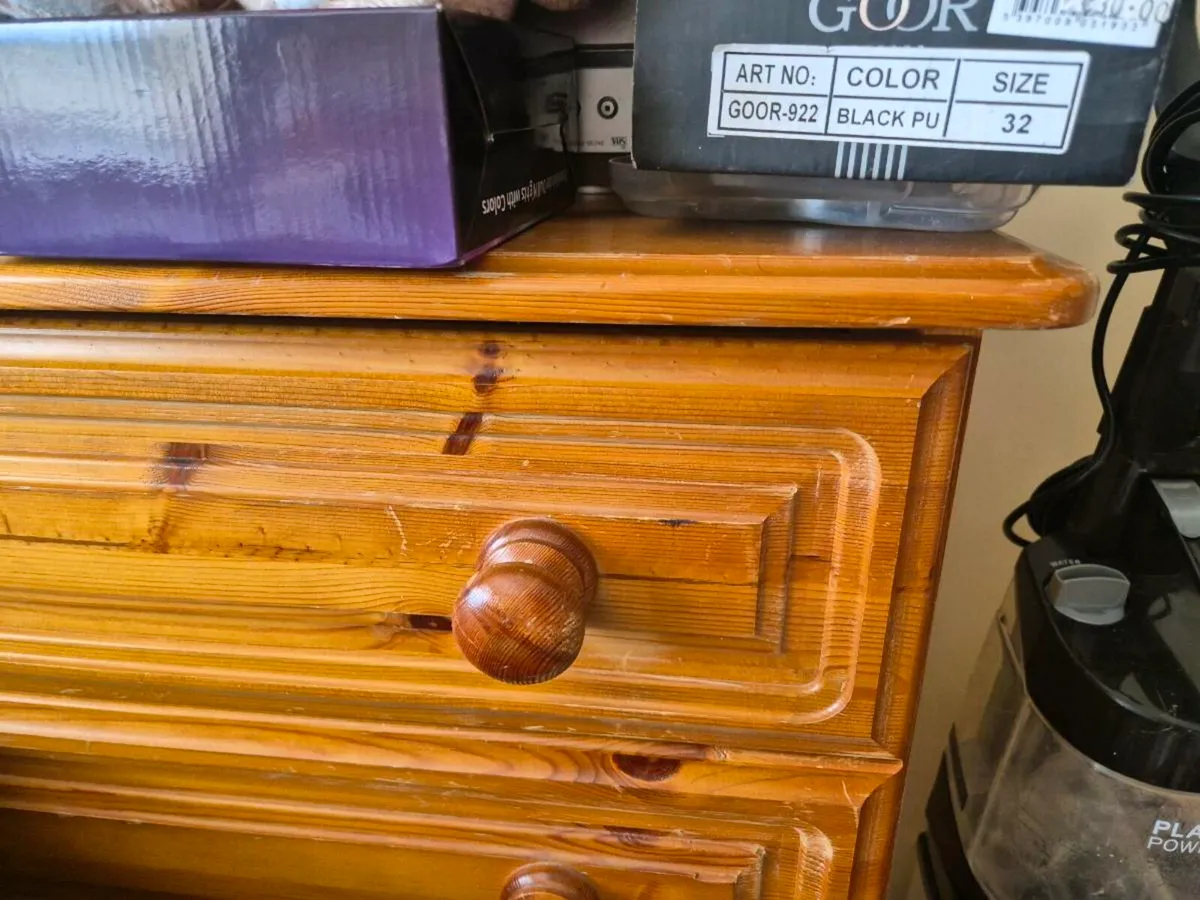 Bedroom draws lockers and large draws - Image 2