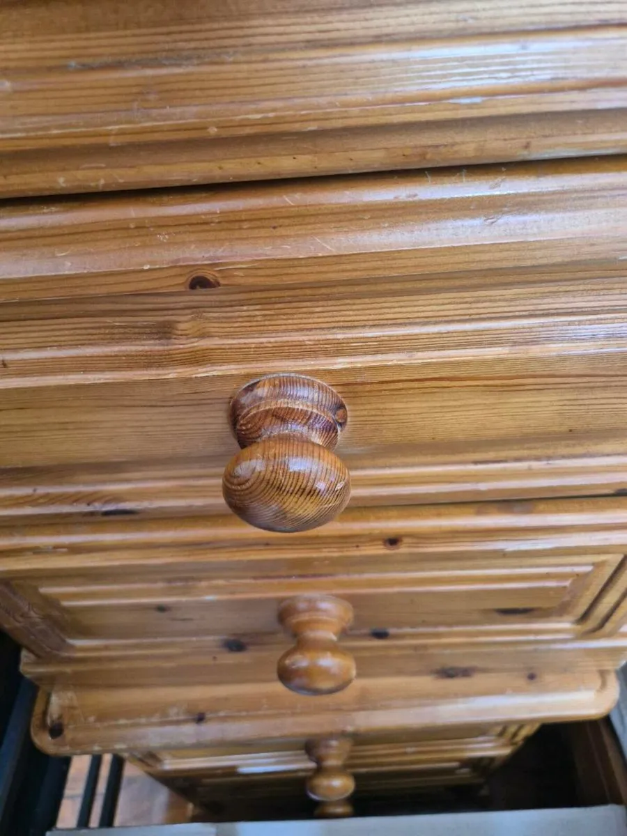 Bedroom draws lockers and large draws - Image 3