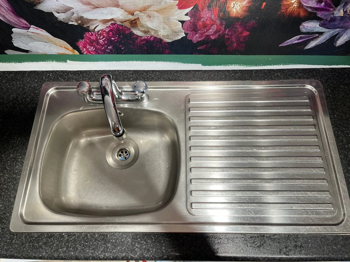 KitchenSink with tap - Image 1
