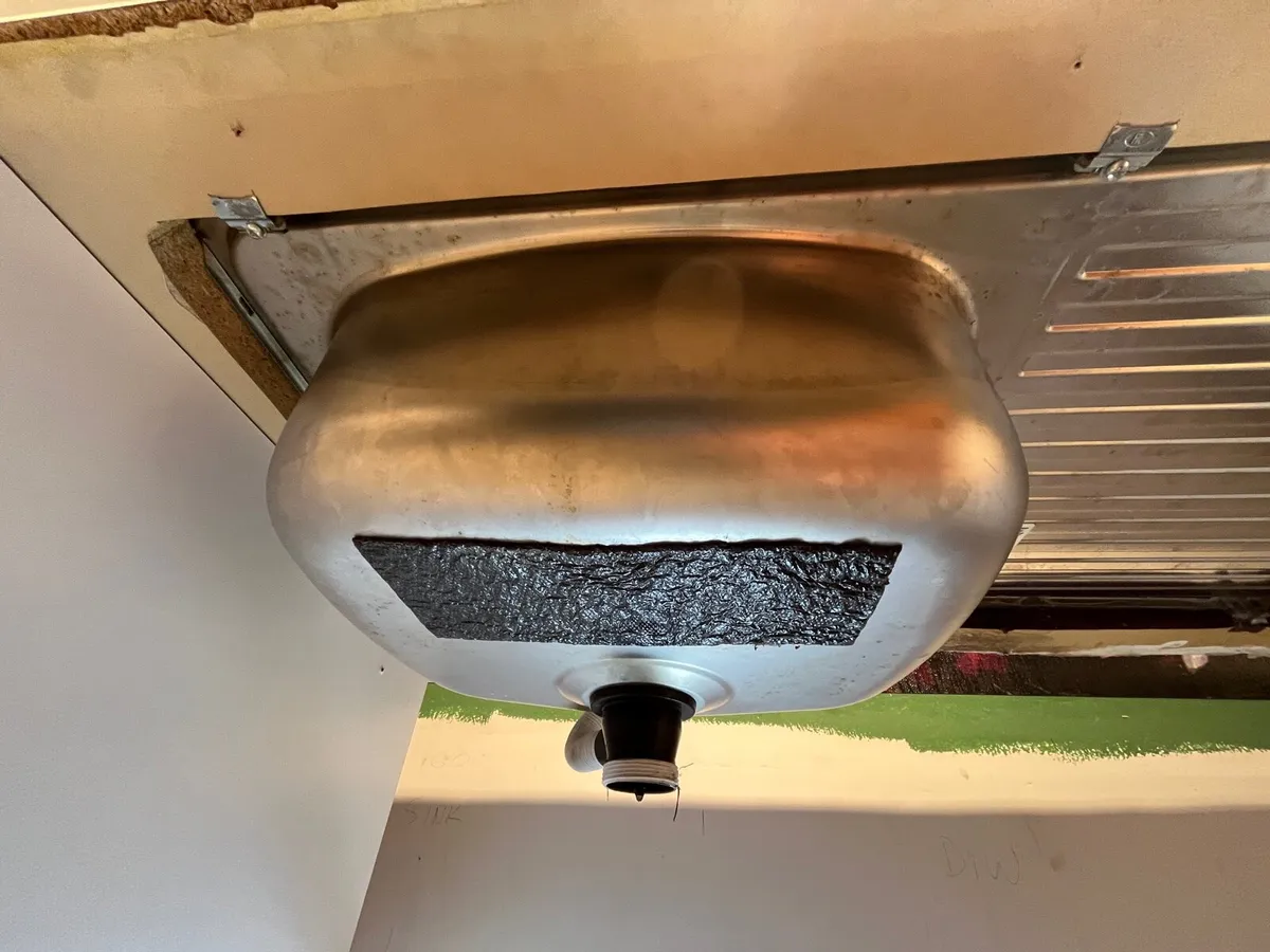 KitchenSink with tap - Image 4