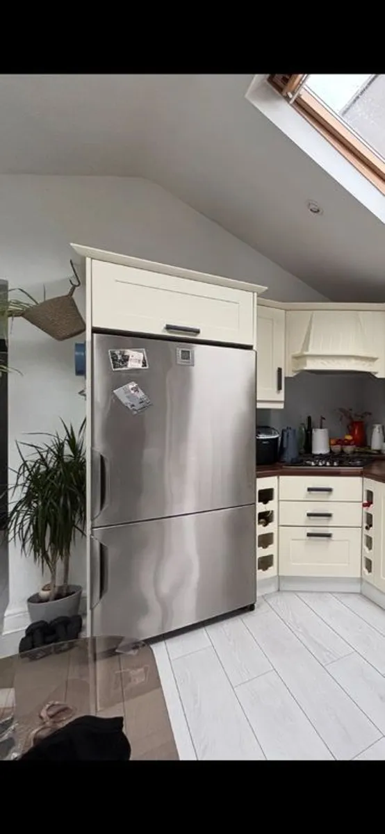 Fridge Freezer (freestanding) - Image 1
