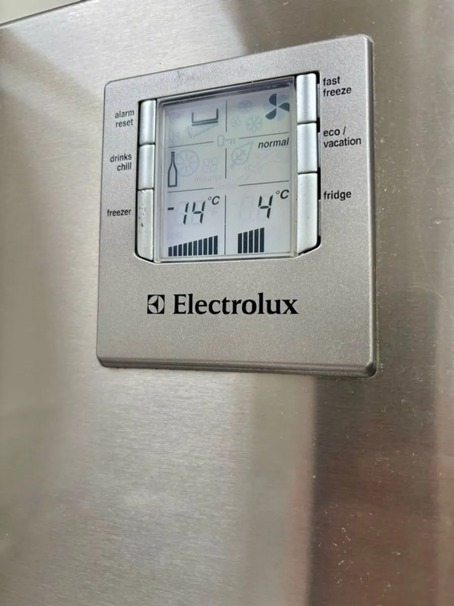 Fridge Freezer (freestanding) - Image 3