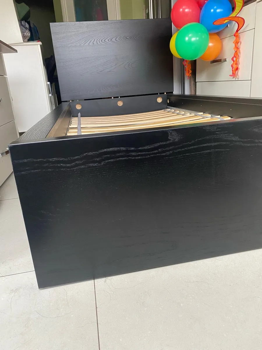 Single bed - Image 2