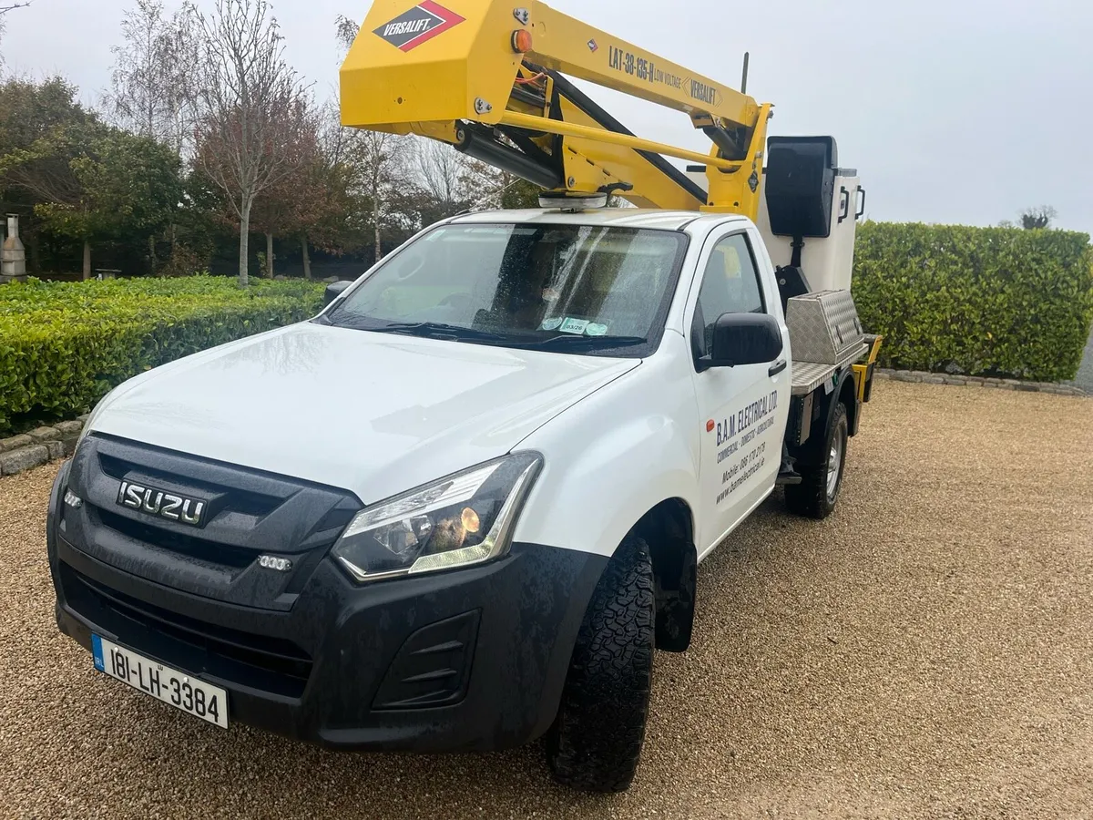 Versalift 4x4 Cherrypicker - Image 1